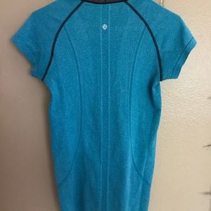 Lululemon dry fit teal shirt